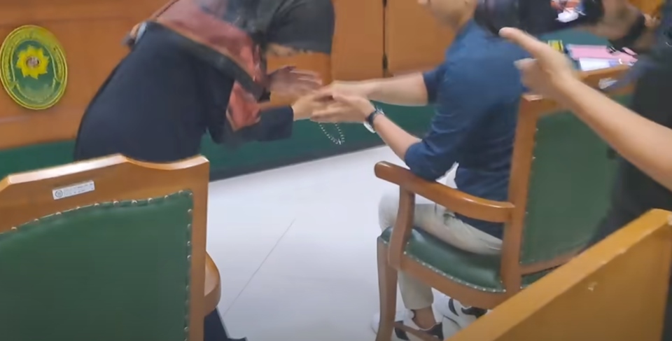 Sidang Cerai Perdana Ria Ricis & Teuku Ryan [YouTube]