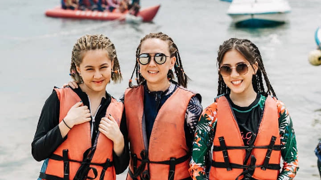 Adhisty Zara dan Hasyakyla bareng Ibu, Sofia Yulinar [Instagram]