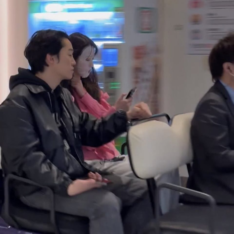Jang Wonyoung IVE Santuy Skincare-an di Bandara Saking Padatnya Jadwal