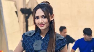 Pedangdut Happy Asmara.