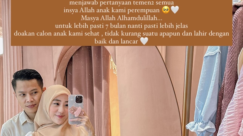 Larissa Chou Hamil Anak Perempuan