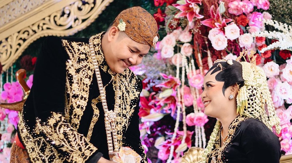 Nopek Novian dan Yulia Lorena