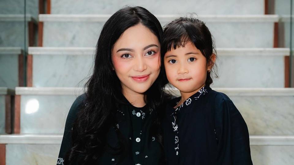 Rachel Vennya dan putri kecilnya, Chava [Instagram]