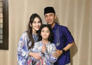 Ayu Ting Ting bersama anak dan calon suami Instagram