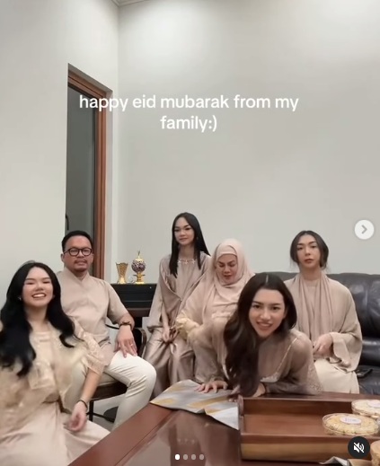 Faisal Harris bersama mantan istri dan anak-anak. 