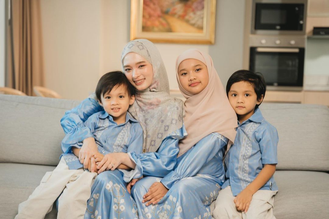 Inara Rusli dan anak-anaknya [instagram]