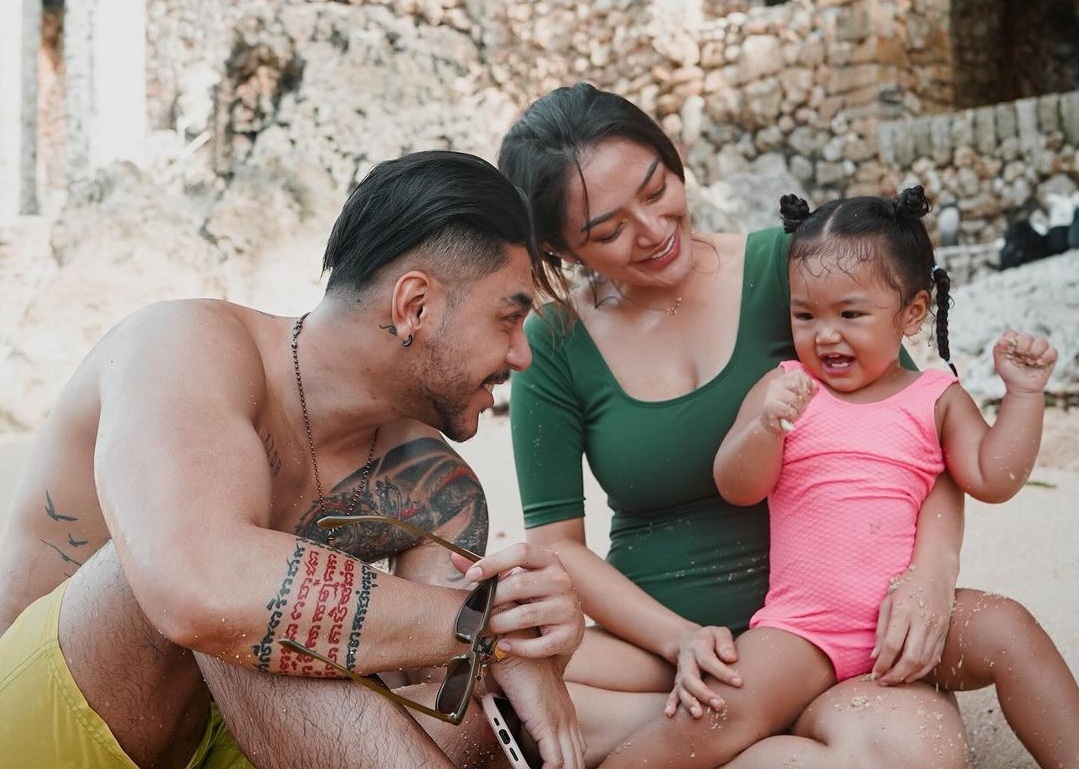 Siti Badriah bersama Krisjiana Baharuddin dan anak [Instagram]