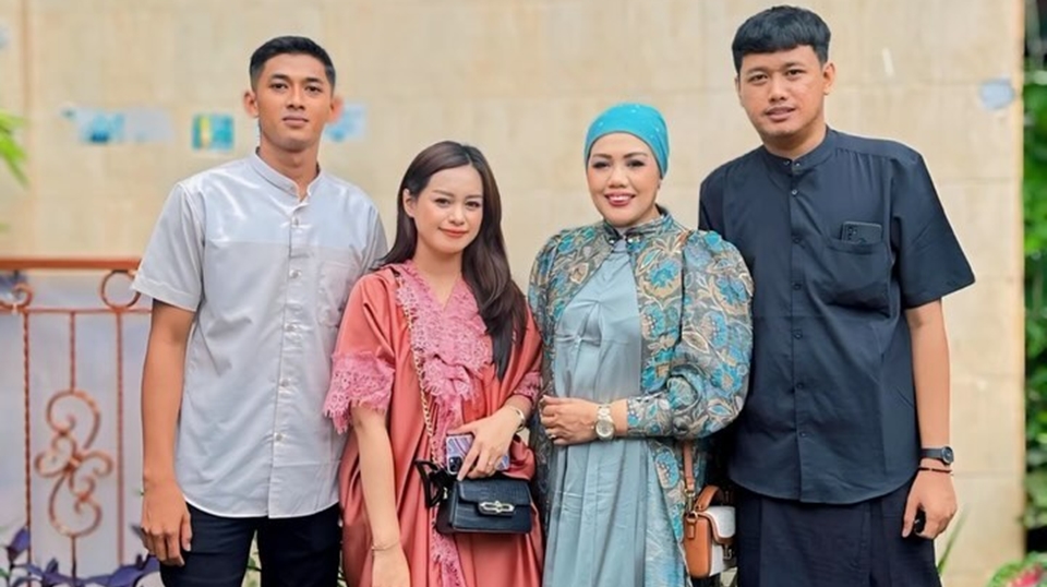 Keluarga Elly Sugigi