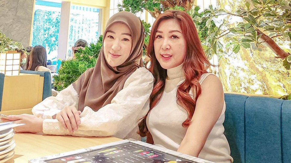 Larissa Chou dan Ibu Beda Agama