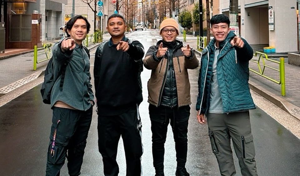 Band Repvbik, Ruri Paling Kanan