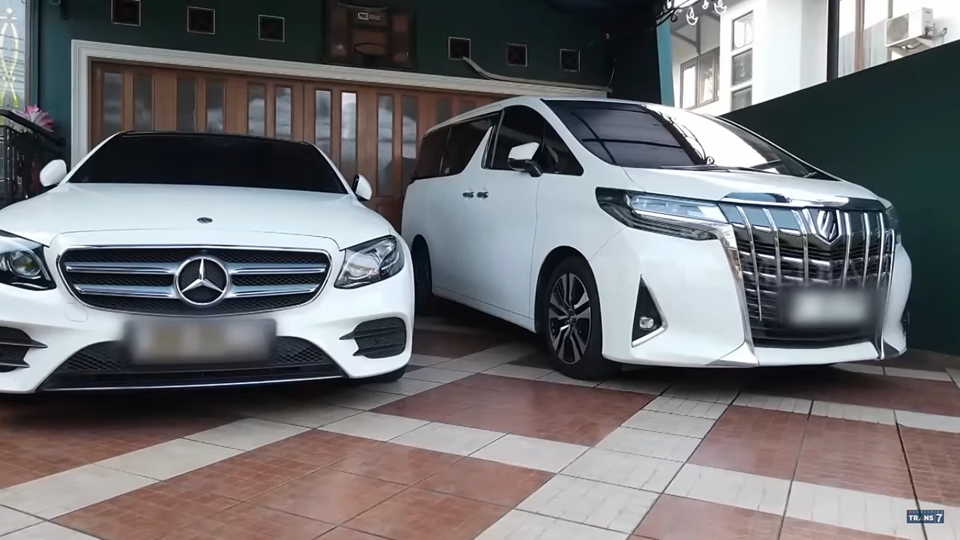 Rumah Mewah Kartika Putri Senilai 30 Miliar? [YouTube/TRANS7 OFFICIAL]
