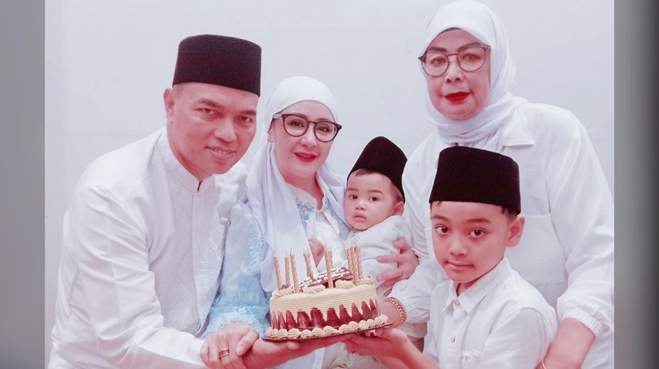 Uut Permatasari Rayakan Ultah
