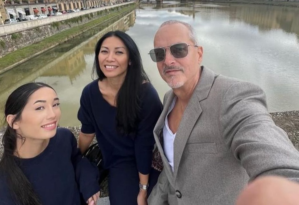 Anggun C Sasmi bersama suami dan anak [Instagram]
