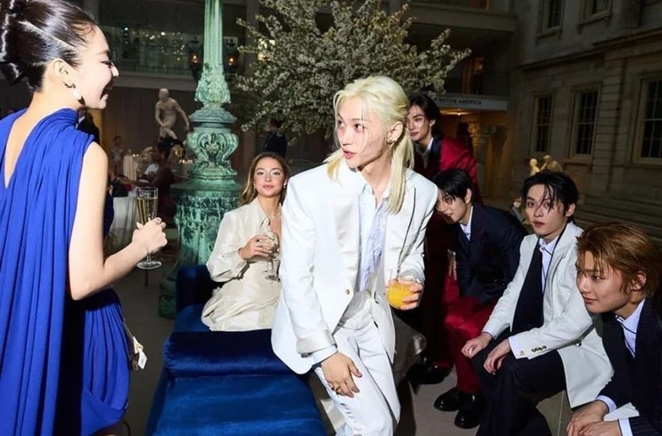 Jennie BLACKPINK Bertemu Stray Kids di Met Gala 2024