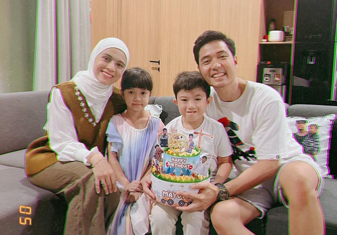 Rizky Kinos bersama Nycta Gina dan anak-anak mereka [Instagram]
