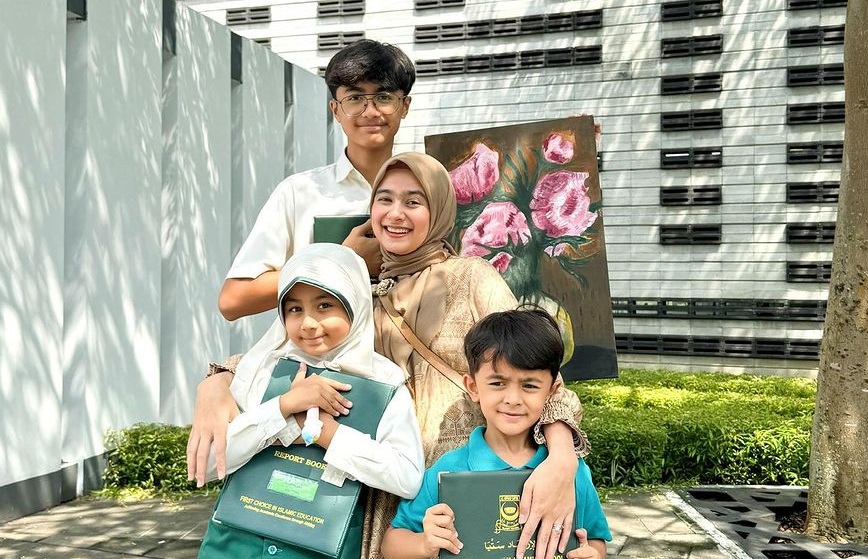 Sonya Fatmala bersama anak-anaknya [Instagram]