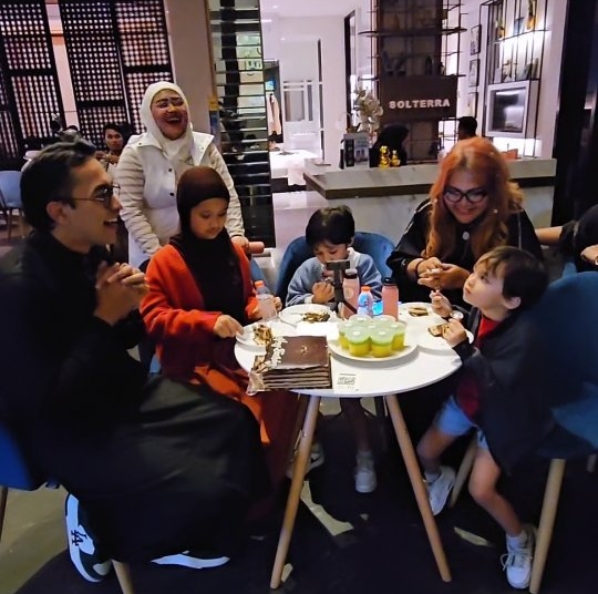 Anak-anak Inara Rusli dan Virgoun di Pesta Ultah Eva Manurung