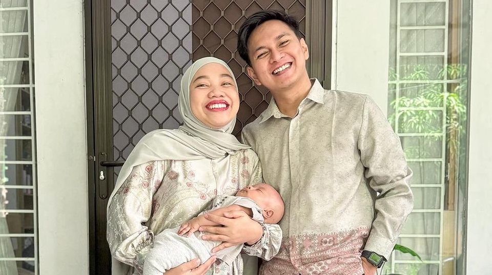Mumuk Gomez dan Suami, Eno Retra