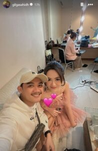 Gilga Sahid tutupi area sensitif Happy Asmara. [Instagram]