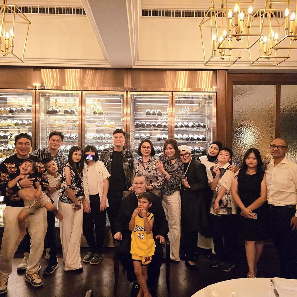 Paula Verhoeven Tidak Ada di Foto Keluarga Besar Baim Wong