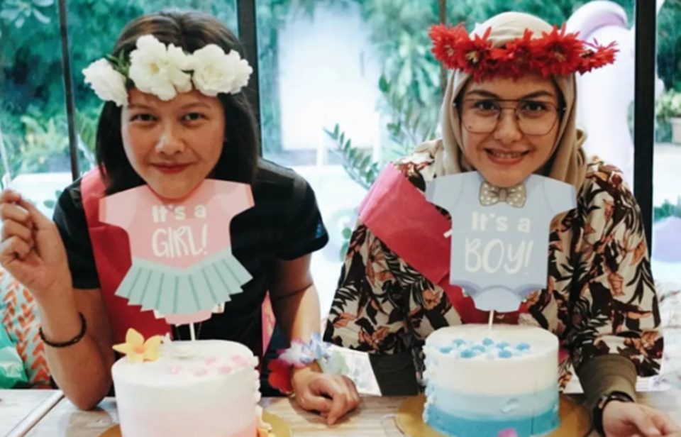 Revalina S. Temat dan Adik [Instagram]