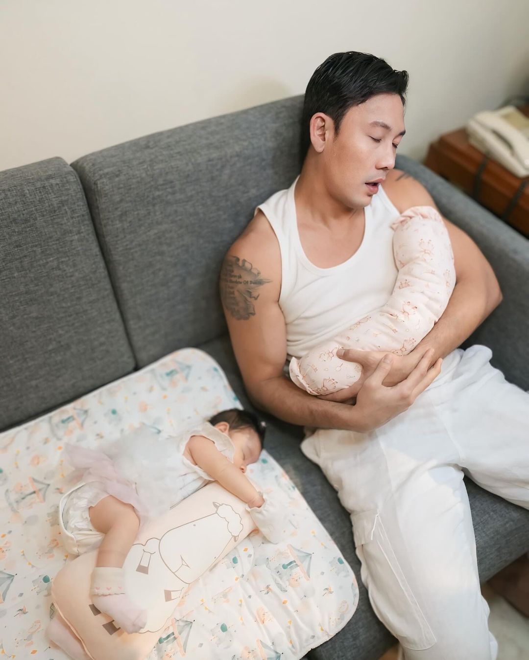 Denny Sumargo dan Bayinya [Instagram]
