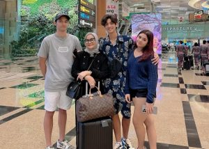 Erin Taulany bersama ketiga anaknya. [Instagram]