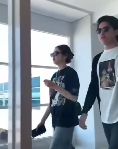 Syifa Hadju dan El Rumi di bandara.