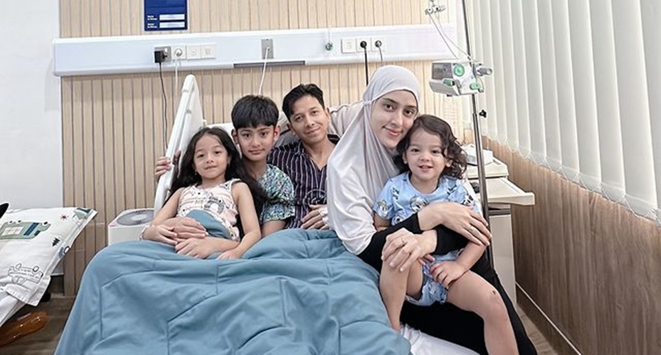 Fairuz A. Rafiq dan Sonny Septian di RS [Instagram]