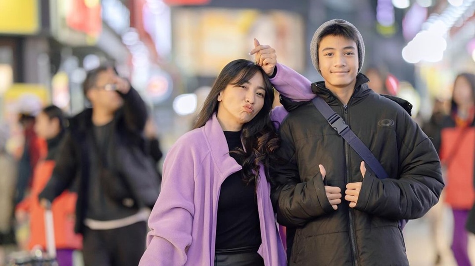 Hesti Purwadinata dan Putra Sulung [Instagram]
