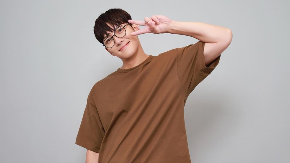Ji Chang Wook Gondol Buku Fans [Instagram]