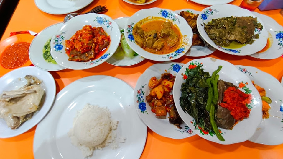 RM Surya, Resto Padang yang Selalu Ramai di Jakarta Pusat