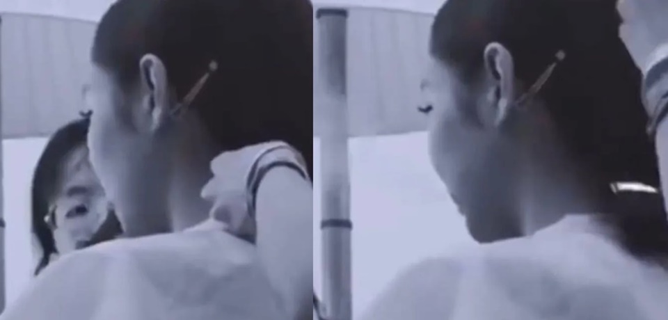 Jennie BLACKPINK Hisap Rokok Elektrik Indoor [YouTube]