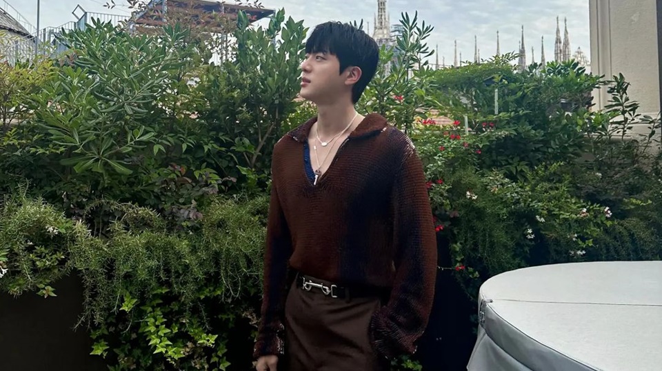 Jin BTS di Milan Fashion Week [Instagram]