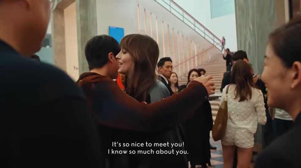 Interaksi Jin BTS dan Dakota Johnson [YouTube]