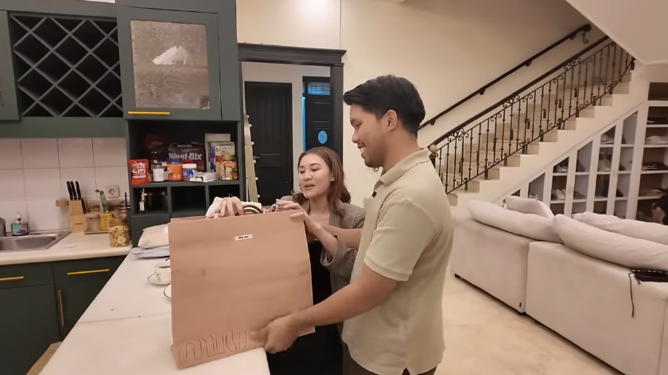 Thariq Halilintar Beri Tas Branded untuk Aaliyah Massaid [YouTube]
