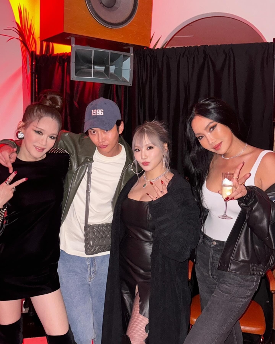 CL 2NE1 dengan Rowoon eks SF9 [x.com]