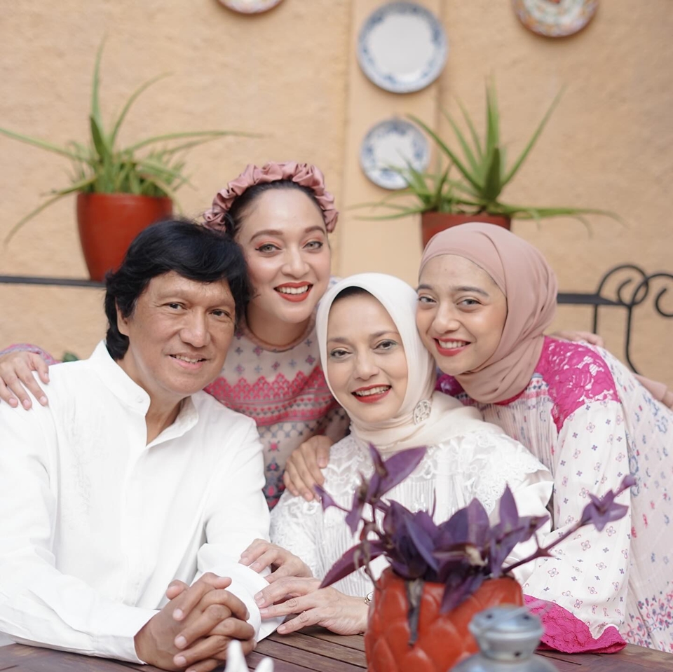 Keluarga Ikang Fawzi dan Marissa Haque [Instagram]
