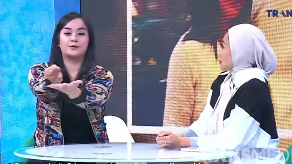 Juwita Bahar Komentari Hubungan Anisa Bahar dan Pacar Brondong [YouTube]
