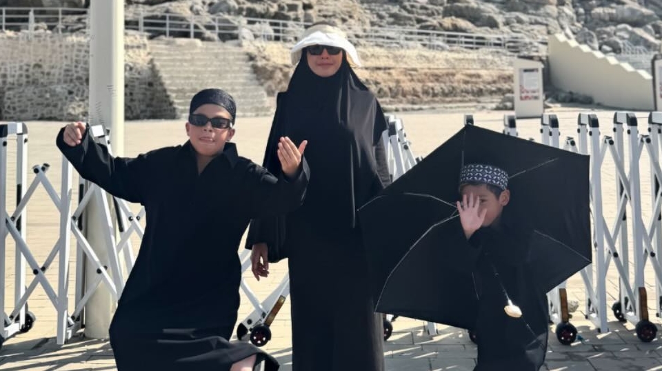 Nikita Mirzani Umrah bareng Anak
