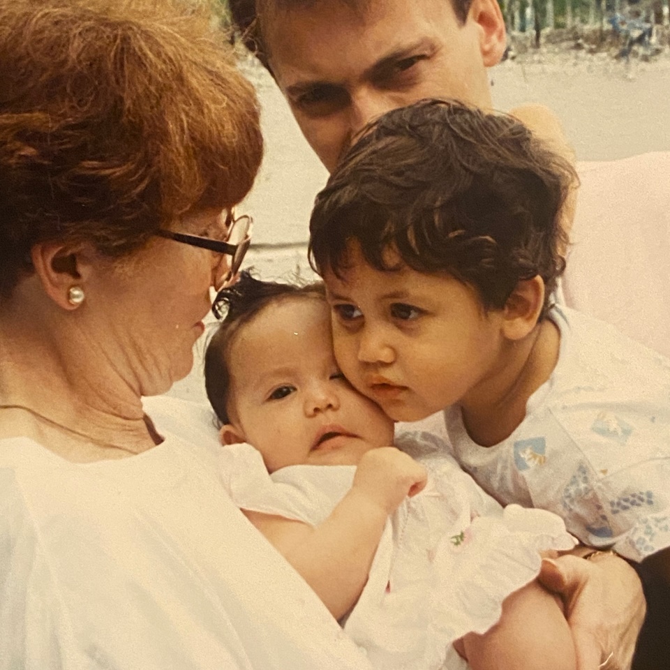 Foto Masa Kecil Pevita Pearce [Instagram]