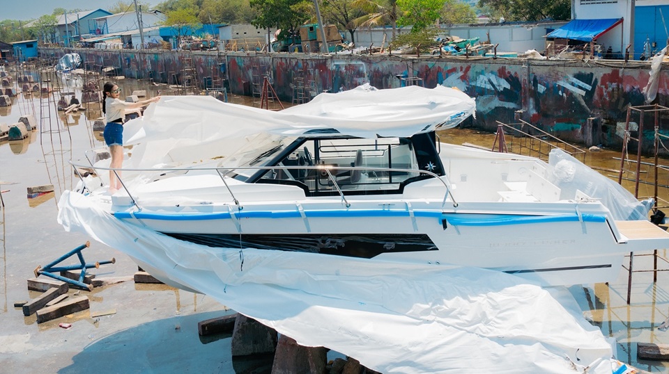 Kapal Yacht Baru Prilly Latuconsina [Instagram]