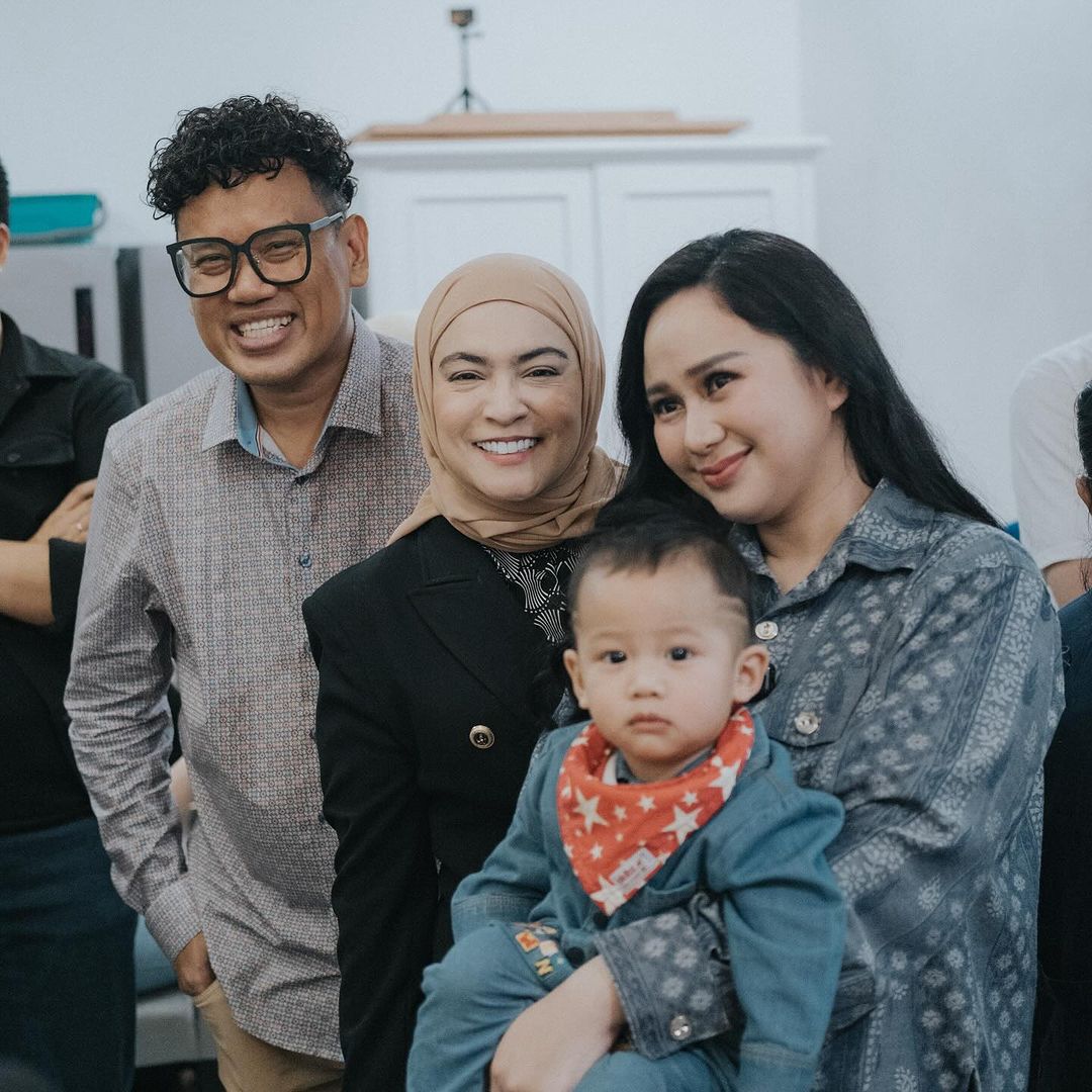 Denise Chariesta Rayakan Ultah Anak bareng Uya Kuya dan Istri