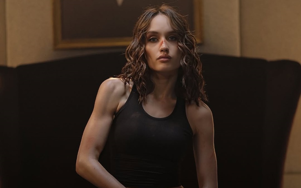 Potret Cinta Laura Cs Yang Hobi Workout Hingga Punya Tubuh Berotot [Instagram]