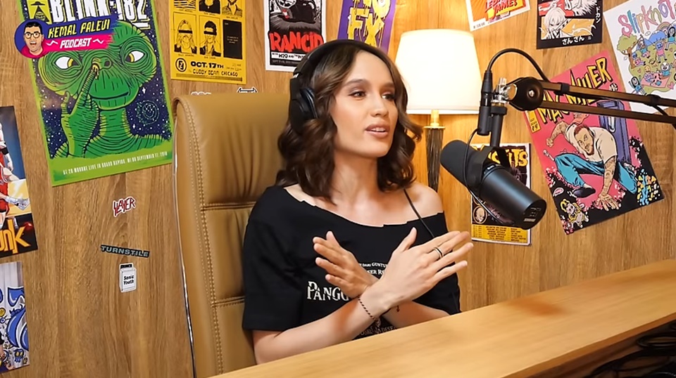 Cerita Cinta Laura Soal Tolak Ajakan The Weekend [YouTube]