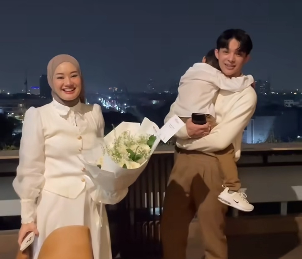 Momen Ulang Tahun Rey Mbayang dan DInda Hauw [Instagram]