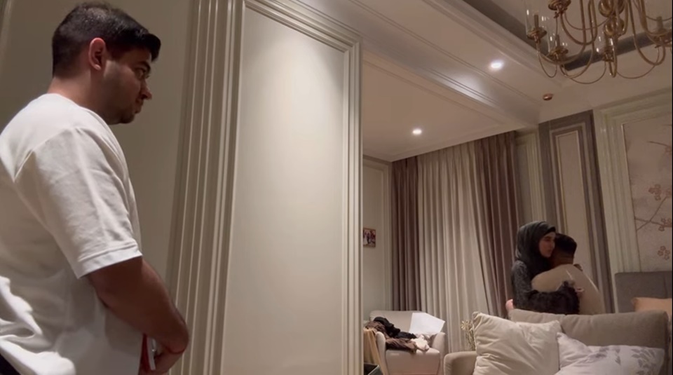 Fadil Jaidi Jadi Nyamuk Saksikan Kemesraan Sang Kakak dan Istrinya [YouTube]