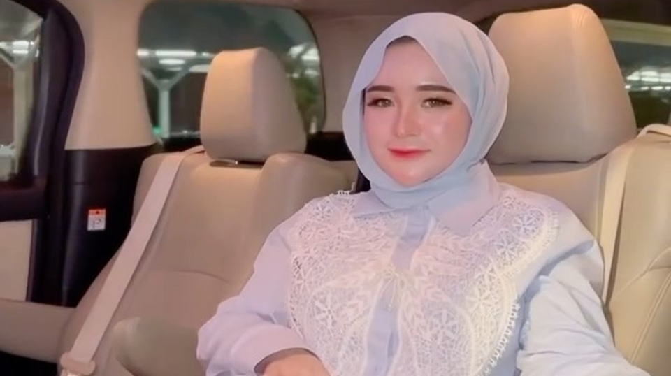 Herlin Kenza adik Shella Saukia