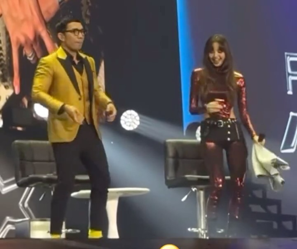 Indra Herlambang Jadi MC Fanmeeting Lisa BLACKPINK [Instagram]