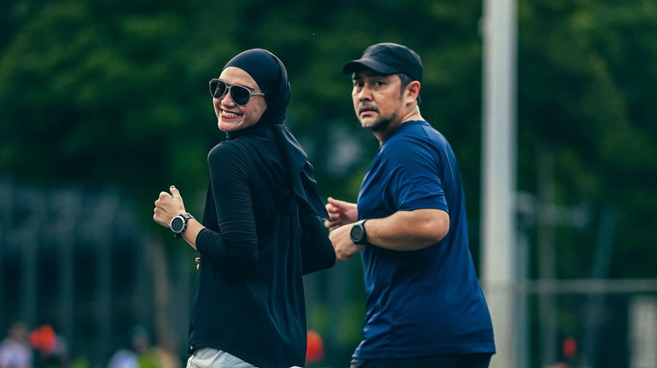 Zee Zee Shahab dan Suami Lari Pagi Bareng [Instagram]